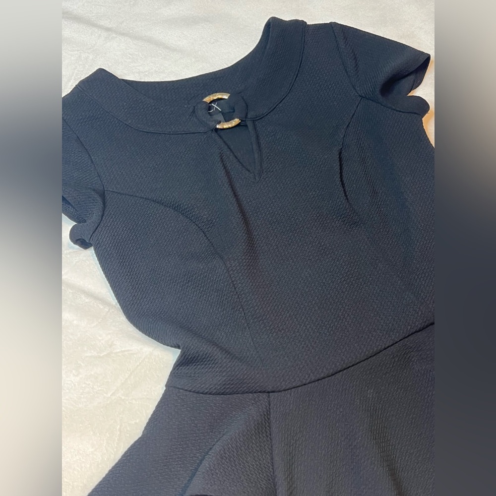 ✨3 for $10✨Black Peplum BCX Top Size Small